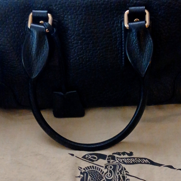 BURBERRY NWOT Auth Large Handbag Bag Satchel Lock & Key Black Pebbled Leather - Picture 3 of 9